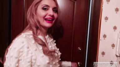 PUMPING a IDEAL STRANGER IN THE ELEVATOR QUARANTINE EFFECT TO mother I'd like to fuck PART 1