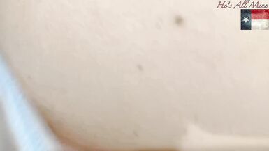 Une mère de famille que jaimerais baiser avec un beau cul qui reçoit une grosse bite dans sa fente merveilleuse avec une bonne dose de sperme. - 3 image