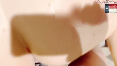 Une mère de famille que jaimerais baiser avec un beau cul qui reçoit une grosse bite dans sa fente merveilleuse avec une bonne dose de sperme. - 4 image