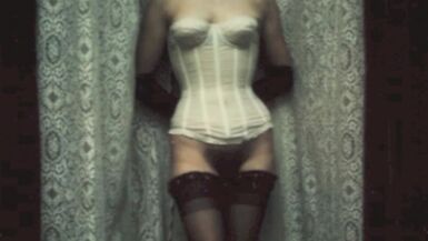 Vintage Taboo, Mamá madura solitaria disfruta de la compañía de sus hijos - 3 image