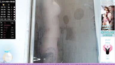 Chaturbate Sabunlu Parlak Duş Şovunda Canlı - 2 image