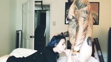 Blue Haired Chick Gives Oral Pleasure - 5 image