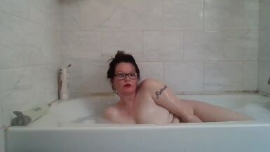 Cum play in the bathtub with me I won't tell Dad - 1 image