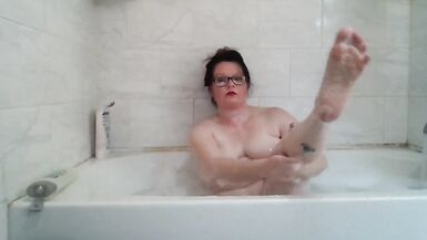 Cum play in the bathtub with me I won't tell Dad - 2 image
