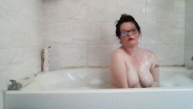Cum play in the bathtub with me I won't tell Dad - 4 image