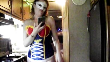 Skarlett plays Wonder Woman - 5 image