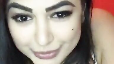 DD montre ses boulettes de viande