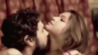 Hawt Indian Bhabhi golpeando con Swami Baba - 4 image