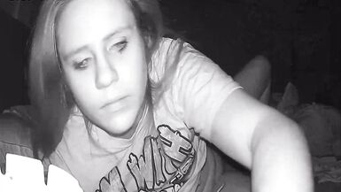 Doxy traditrice si strofina il buco della sborra dolorante dopo aver tradito il coniuge con una telecamera web nascosta - 8 image