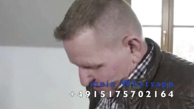 妈妈 我想操 SEKRETÄRIN LUTSCHT DEN SCHWANZ VOM BOSS - 2 image