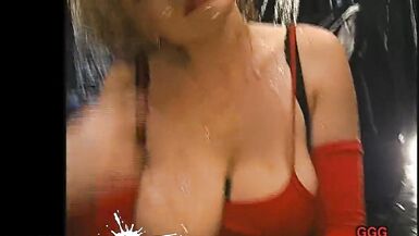 Mère aux gros seins Jaimerais baiser en levrette et en facial - GGG