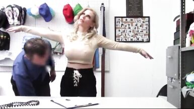 Mère de famille Jaimerais baiser Brittany Andrews nourrie de sperme après avoir été pompée. - 4 image