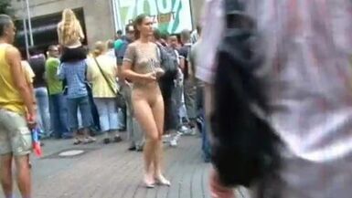 les plus belles images dYvette dans la foule (montage)