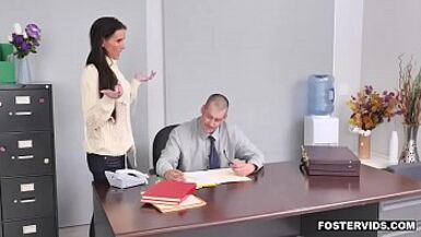 Les parents daccueil utilisent Hazel Moore pour payer leurs dettes