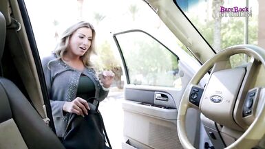 Partager un canapé avec ma belle-mère pendant les vacances - Coco Vandi