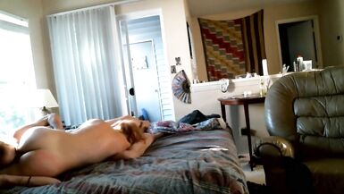 La femme de la voisine vient pour baiser