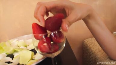 Noelle Fucks Sweet Teen Bud - 13 image