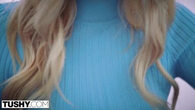 TUSHY Babe finally has a reason to be gaped at work - 3 image