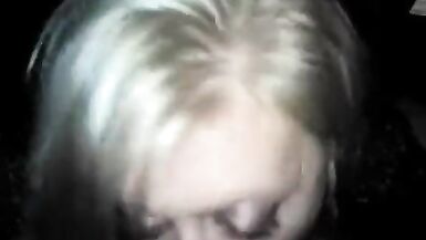 Une Pute Blonde Pas Cher me Suce En Voiture - 14 image