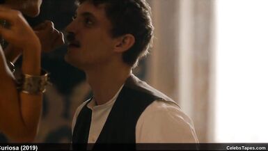 Amira Casar, Camelia Jordana et Noemie Merlant nues et orgies - 1 image