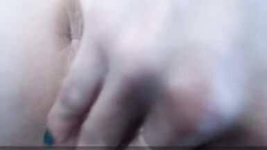 Seksi sarışın kampta şov yaparken orgazm oluyor - 3 image