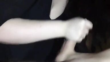 Sinnlicher Handjob von geiler Amateur-Frau - 14 image