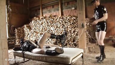 Suspension à lenvers avec un cuir