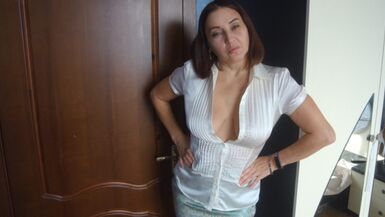 Шикарная мама моего друга  была так сексуально одета, что я не удержался и трахнул ее