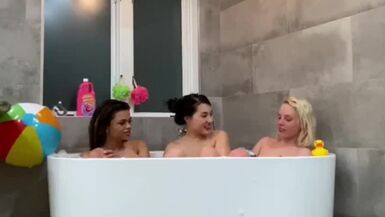 MoreFlorida - I Pumped My Step Sister & Her Allies In The Bubble Washroom