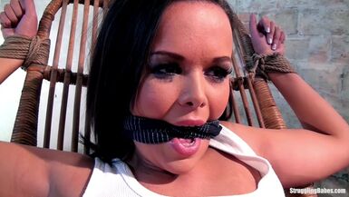 Breasty dark brown Linet complètement déchiré