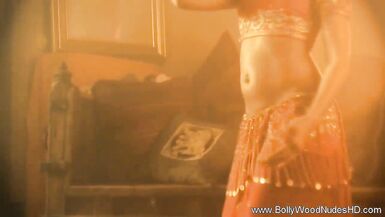 Indian mother I'd like to fuck Shows Off Her Natural Curves - 2 image