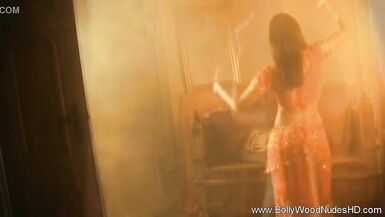 Indian mother I'd like to fuck Shows Off Her Natural Curves