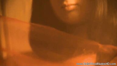 Indian mother I'd like to fuck Shows Off Her Natural Curves - 5 image