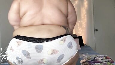 Mammas Secrets Essai de vêtements JOI Movie Scene - 3 image