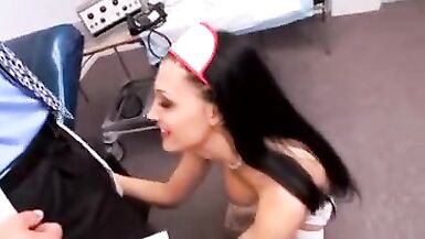 Aletta Ocean é uma enfermeira registada - 2 image