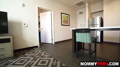 Hawt madre id como a joder mamá copulates su excited hijo - 2 image