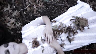 Halloween escena: este chab finds fantasma en woods, gives su fresco vida con squirt y facefucking - 1 image