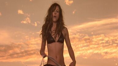 Elizabeth Hurley - Bedazzled - 1 image