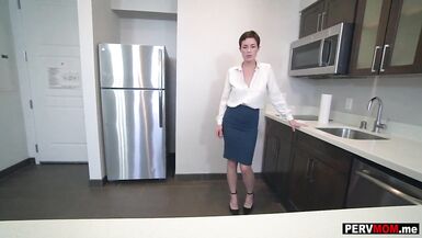 Ma mère aimerait baiser sa belle-mère Olive Glass ma aidé à durer plus longtemps en mengloutissant et en me baisant. - 1 image