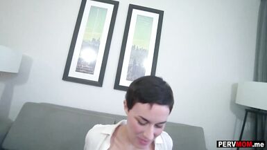 Ma mère aimerait baiser sa belle-mère Olive Glass ma aidé à durer plus longtemps en mengloutissant et en me baisant. - 13 image