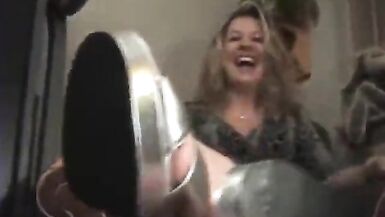 Victorias Perspired Feet From High Heels (Les pieds inspirés par les talons hauts)