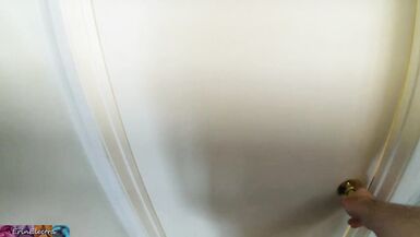 Douche chaude avec sa belle-mère - 1 image