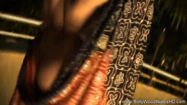 Bollywood Hotty Is Afro And Free - 1 image