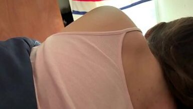 Step Mama et son fils dans une chambre dhôtel