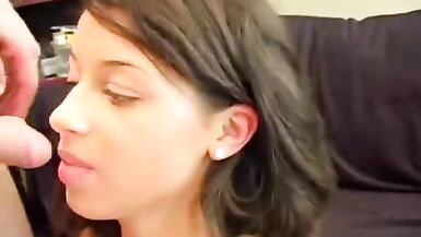 Makelloser Teenager im legalen Alter Alexas in 1. Porno-Entladung