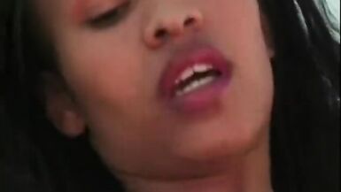 Nikki Fairchild en train de baiser dans la nature - 2 image