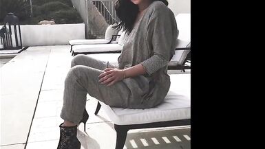 Kylie Jenner jerk off (doggy position audio) - 2 image