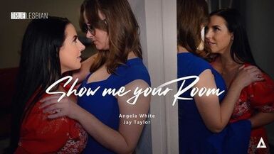 La femme de banlieue de TRUE LESBO ne peut pas quitter des yeux Angela White