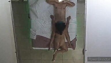 Mi mujer me lo chupa rico y bebe todo el goo de mi vergota. - 4 image