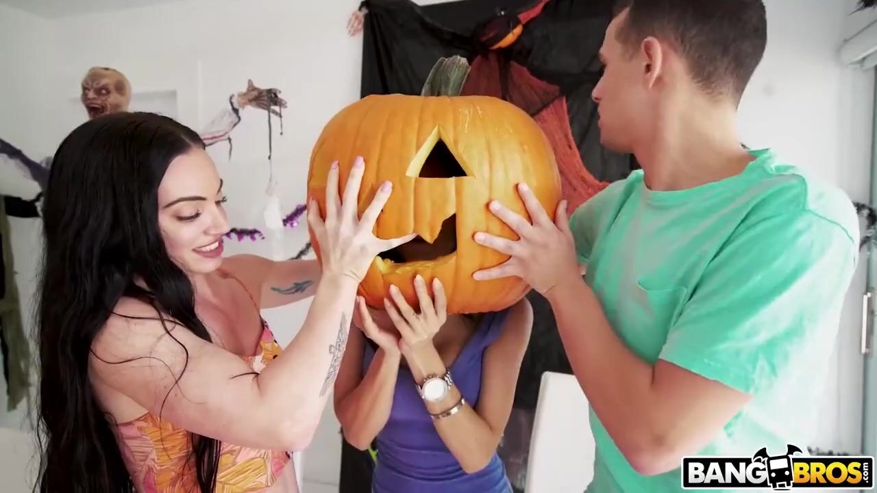Halloween Hot Wife Threesome - Mamma Can't Live Without to Fuck on Halloween- Tia Cyrus video - Zeenite